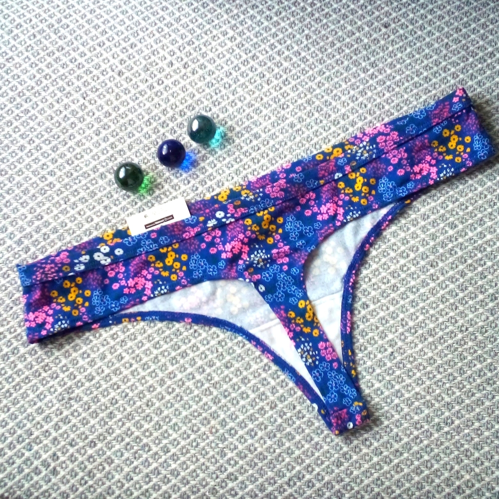 🏖️Thong🏖️ - Picture 2 of 3